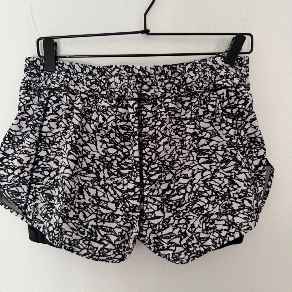 Lululemon Work Out To Water Short Ice Breaker White Black / Black Size 6‎